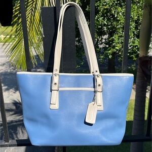 RARE Coach vintage blue/cream leather handbag near new condition